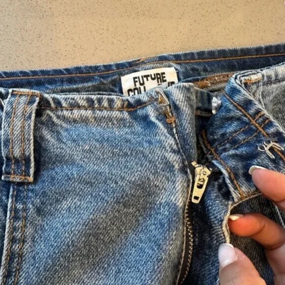 FUTURE COLLECTIVE Target Mid-Rise Barrel Leg Jeans Medium Wash 8 $40 EUC - Picture 1 of 10
